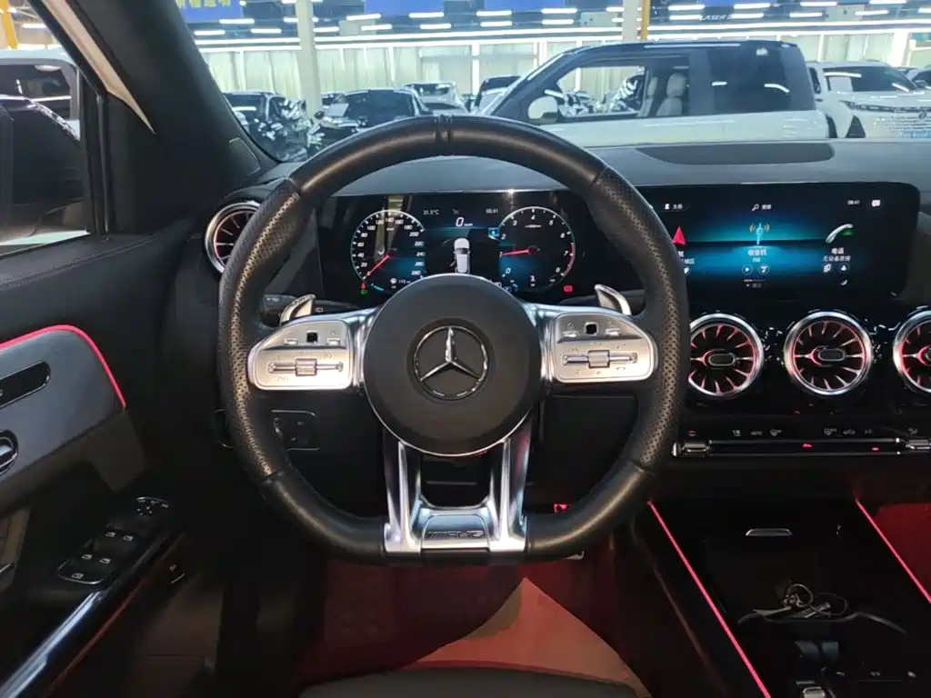 Mercedes-Benz GLA AMG — миниатюра 11