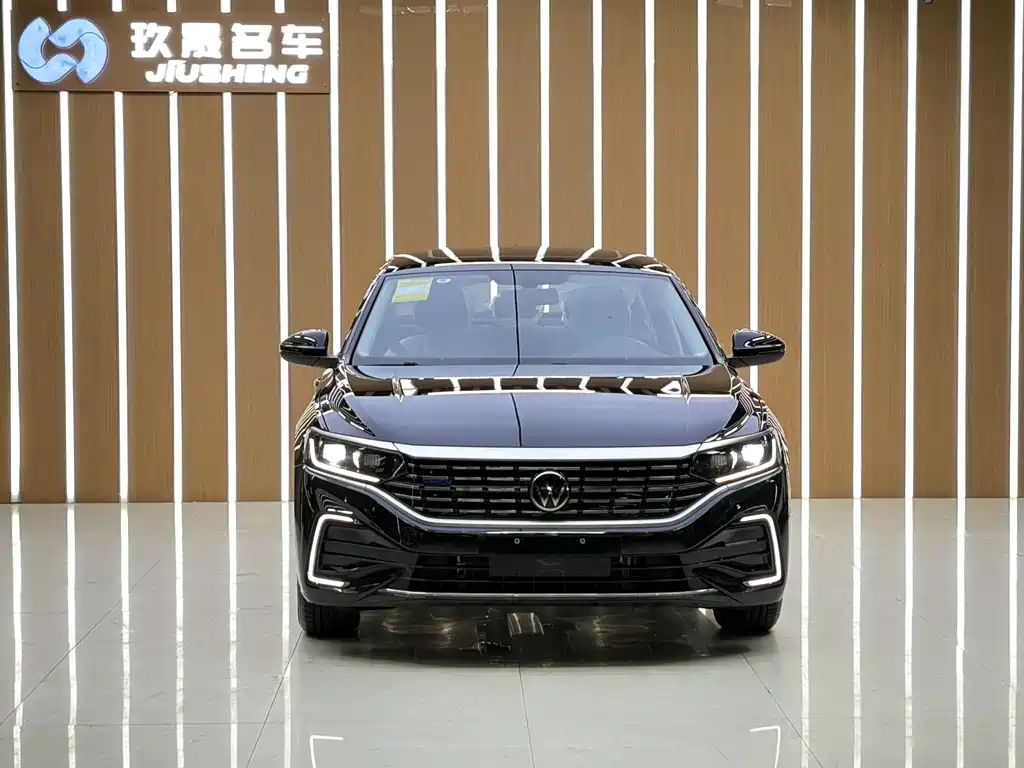Volkswagen Passat 2025 430PHEV