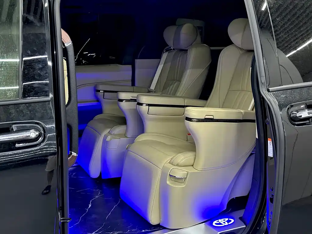 Toyota Granvia — миниатюра 10