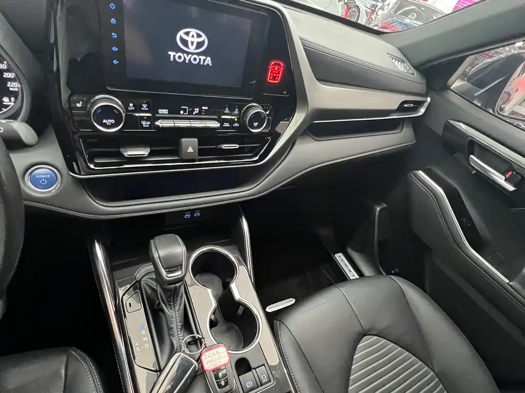 Toyota Crown Kluger — миниатюра 7