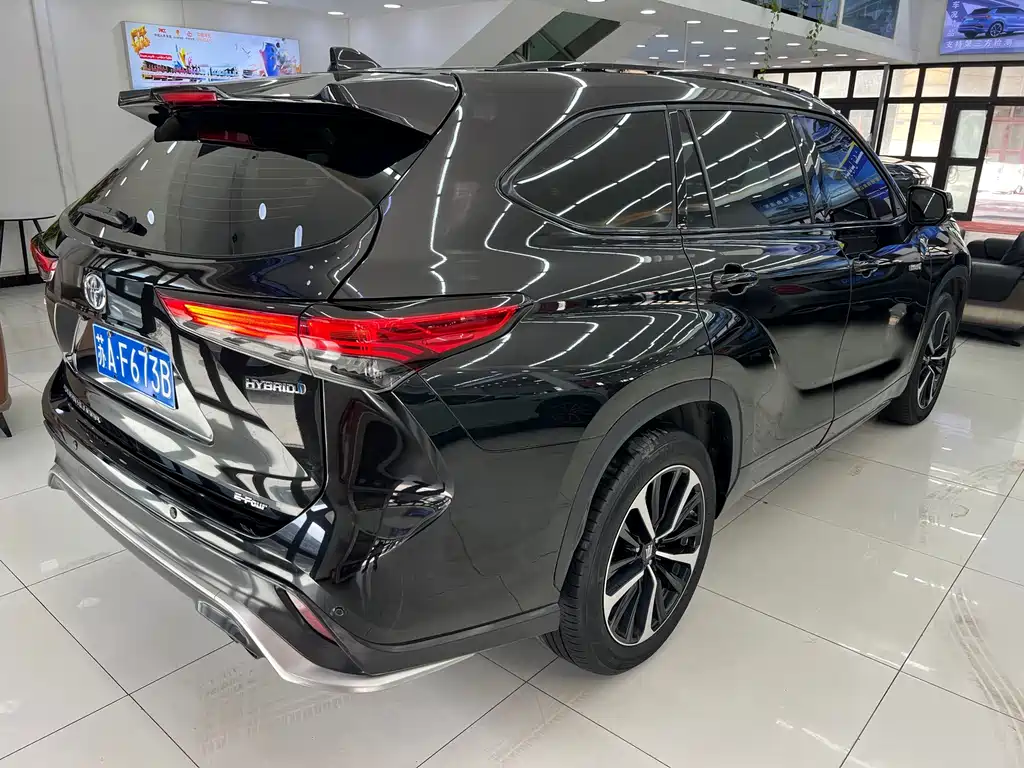Toyota Crown Kluger — миниатюра 10
