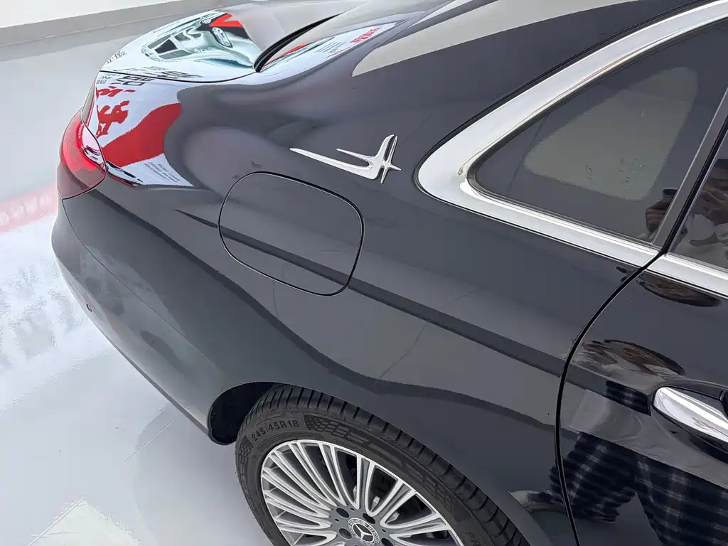 Mercedes-Benz E-Class — миниатюра 13