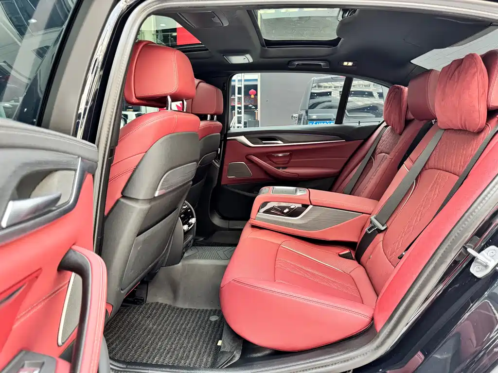 BMW 5 Series — миниатюра 11