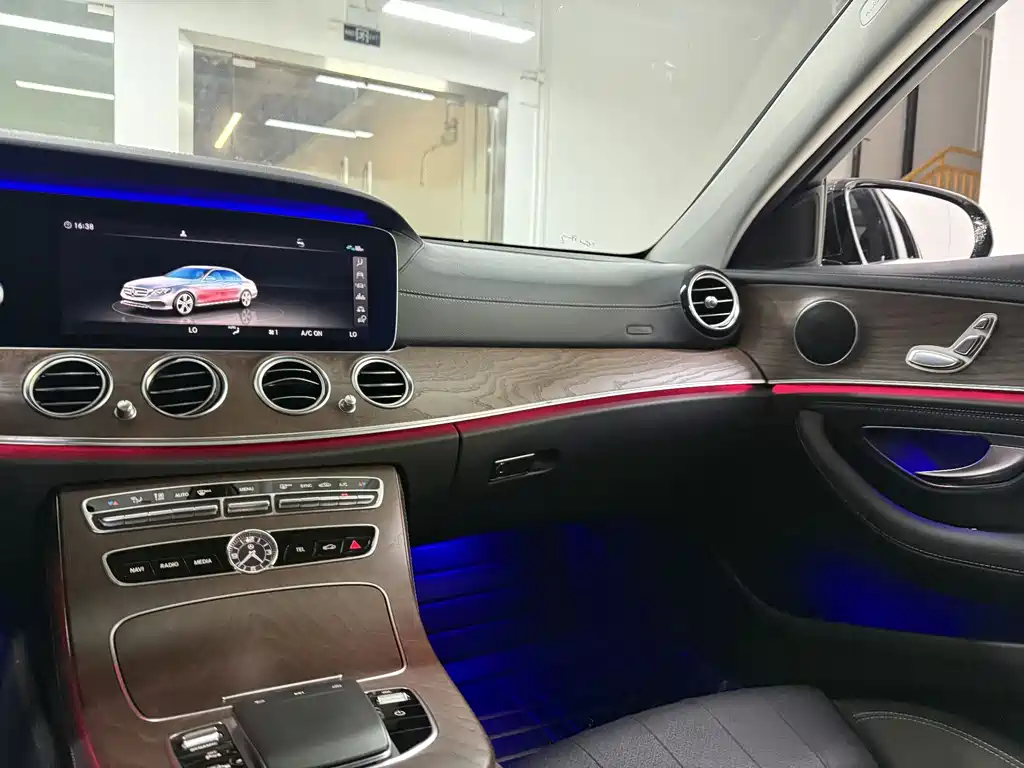 Mercedes-Benz E-Class — миниатюра 18
