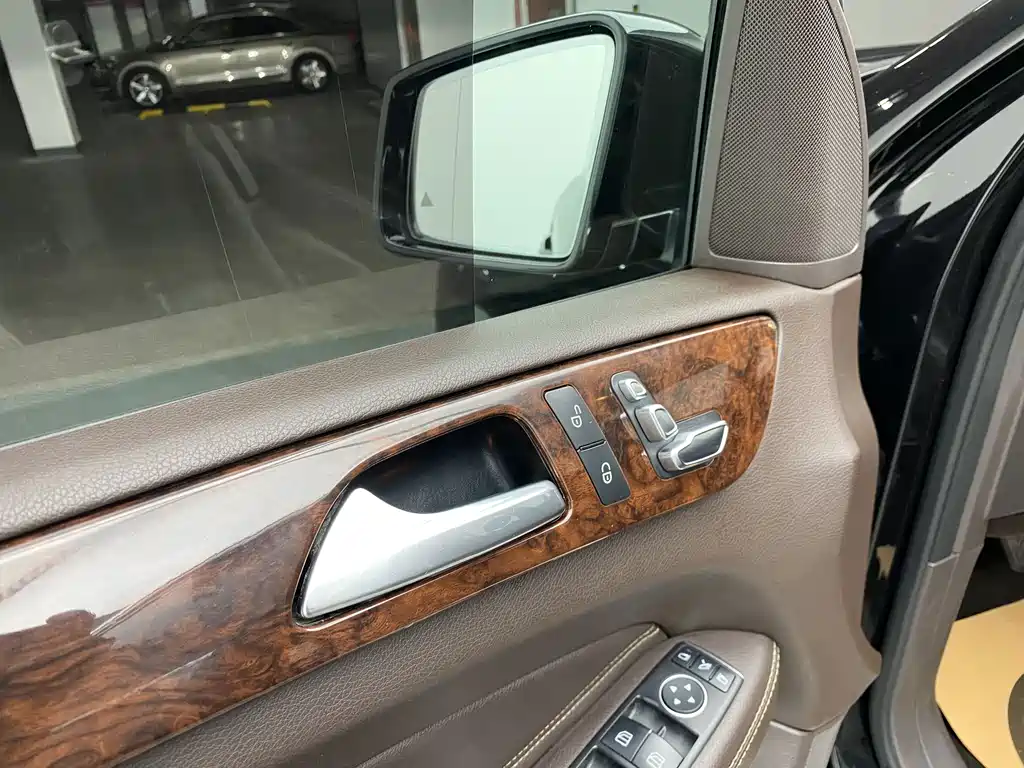 Mercedes-Benz GLE (Import) — миниатюра 13