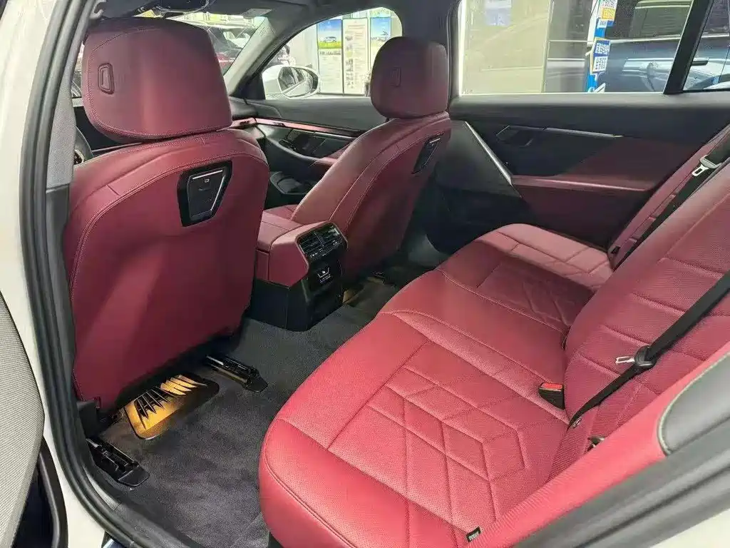 BMW 5 Series — миниатюра 5