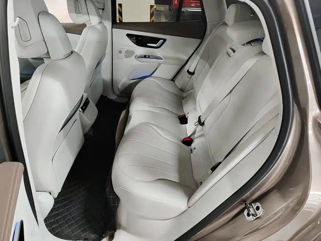 Mercedes-Benz EQE SUV — миниатюра 22