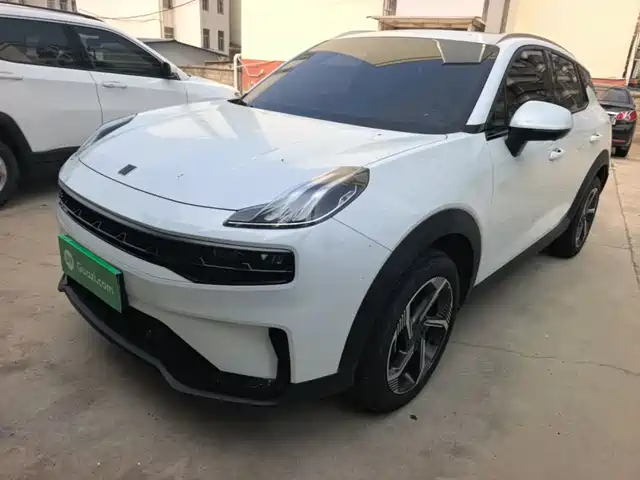 Lynk & Co 06