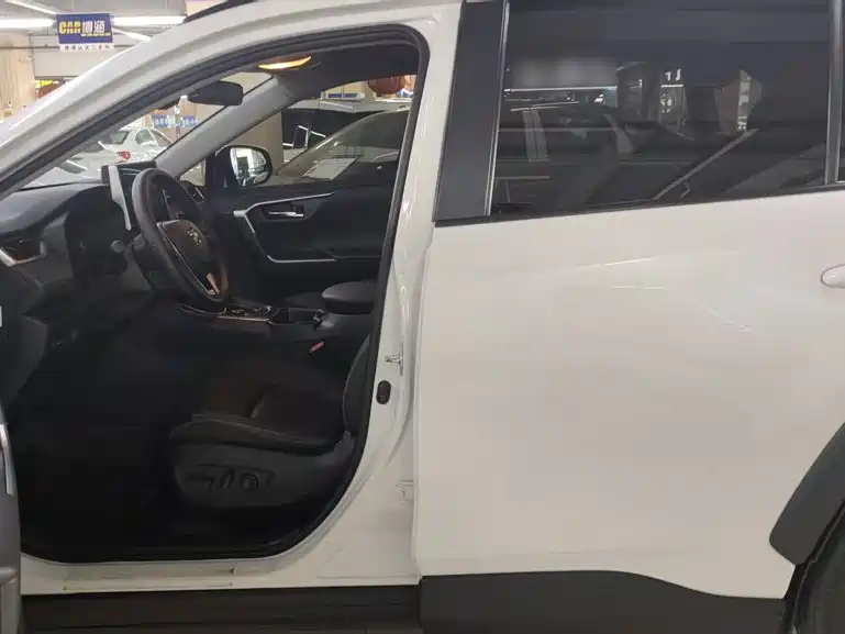 Toyota RAV4 — миниатюра 15