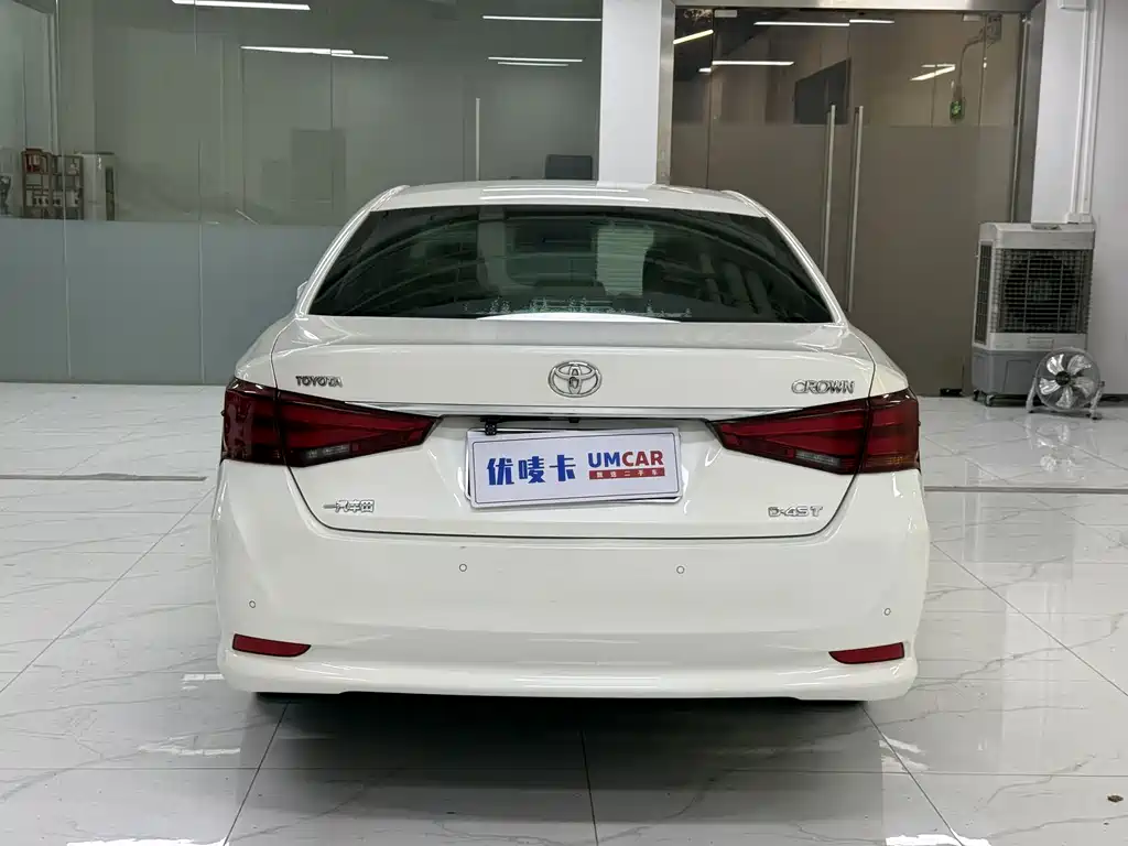 Toyota Crown — миниатюра 5