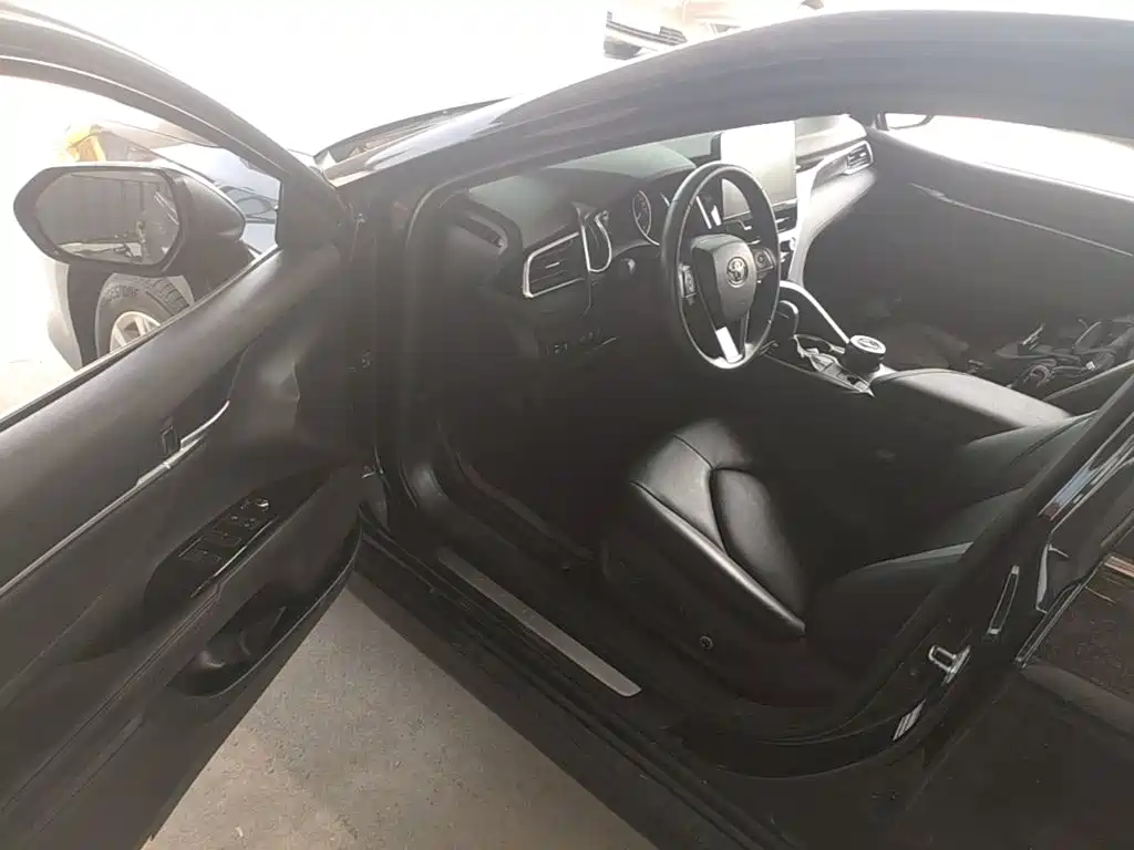 Toyota Camry — миниатюра 12