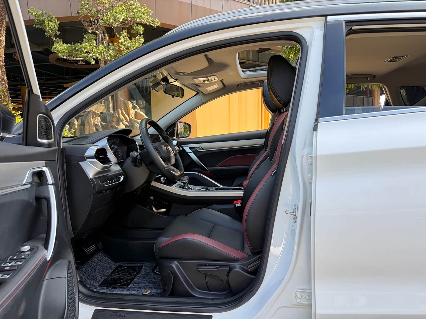 Geely Binyue 1.4 л 2022 г. Белый, пробег 15000 км