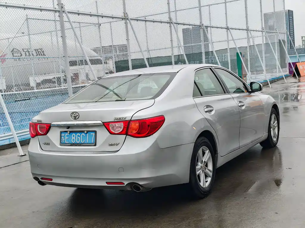 Toyota Reiz — миниатюра 5