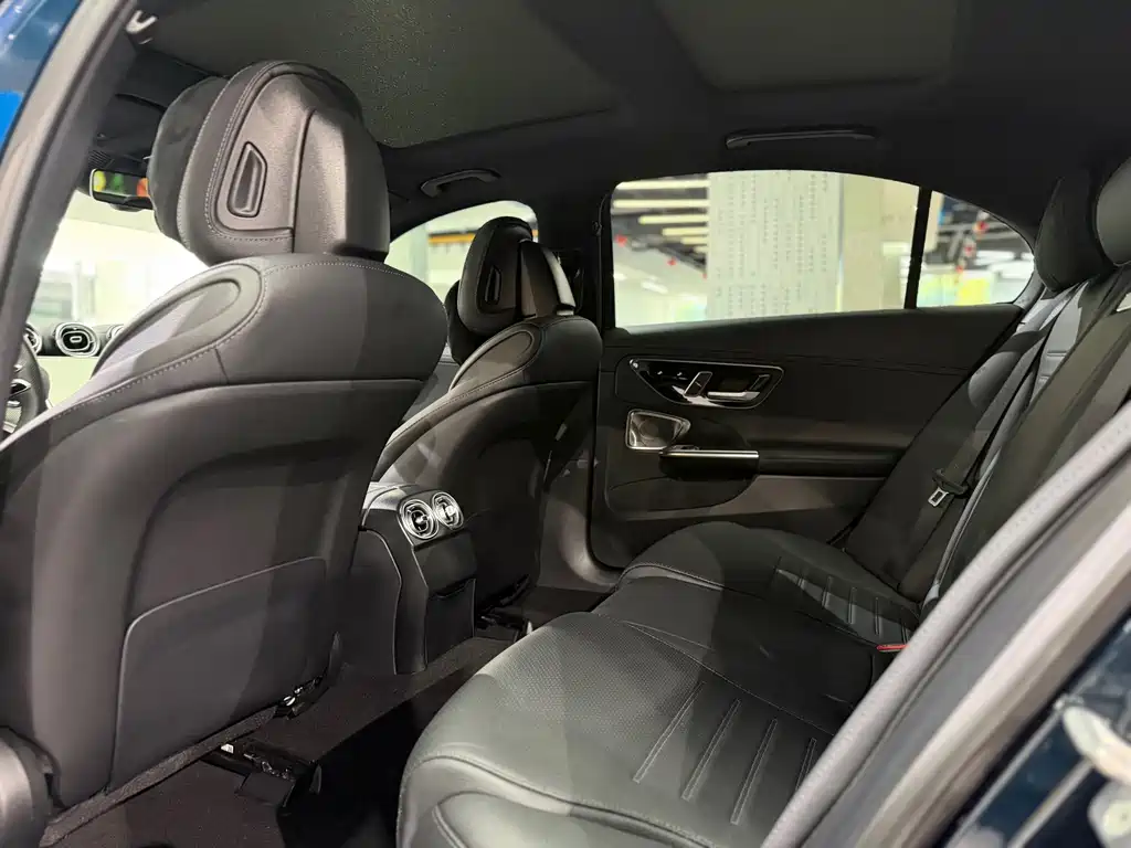 Mercedes-Benz C-Class — миниатюра 6