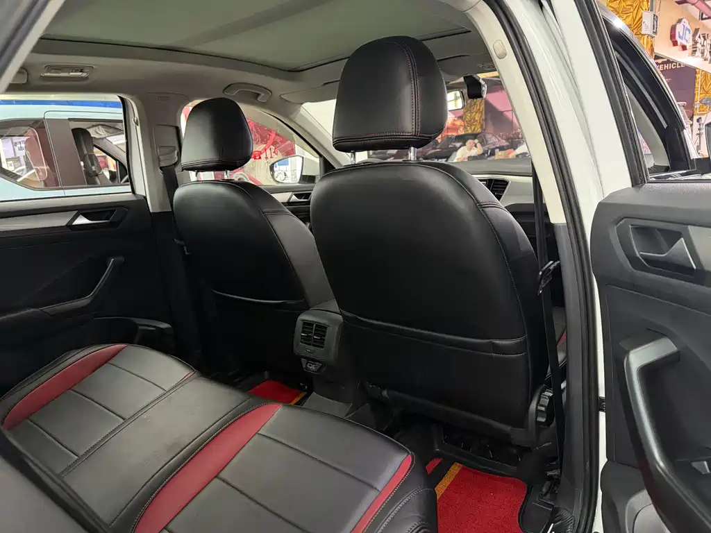 Volkswagen T-Roc — миниатюра 6