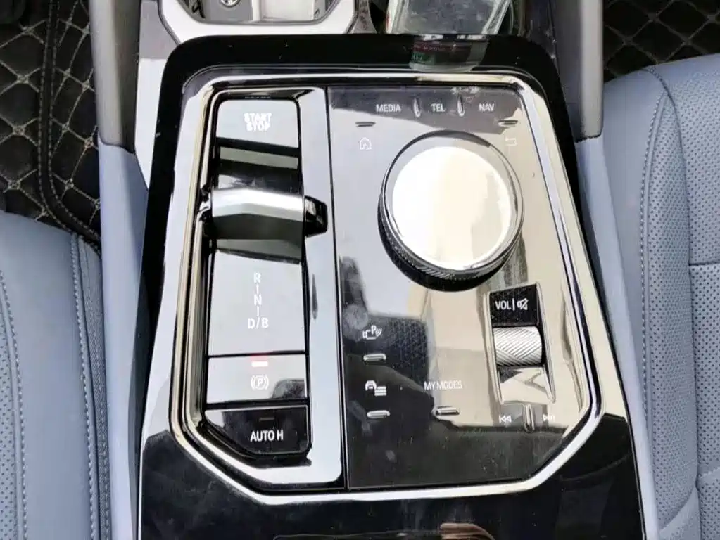 BMW i5 — миниатюра 10
