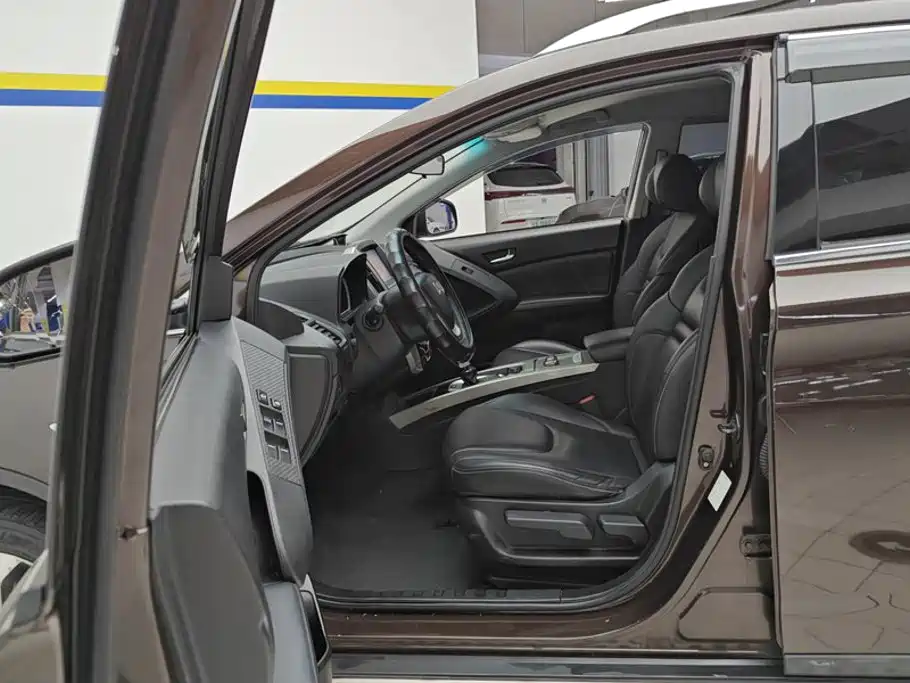Luxgen U6 — миниатюра 9