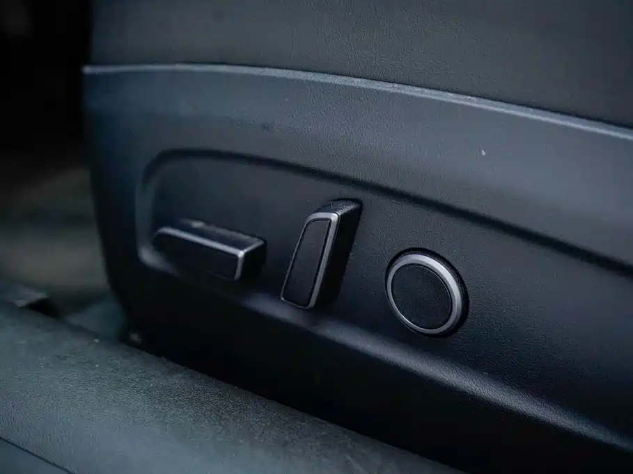 Tesla Model 3 — миниатюра 22