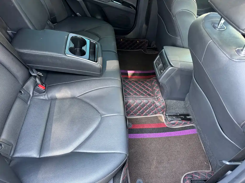 Toyota Camry — миниатюра 17