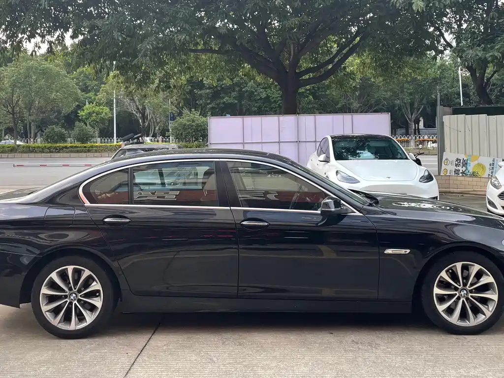 BMW 5 Series — миниатюра 5