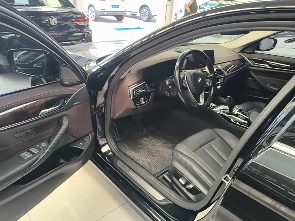 BMW 5 Series — миниатюра 16