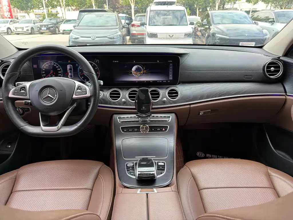 Mercedes-Benz E-Class — миниатюра 9