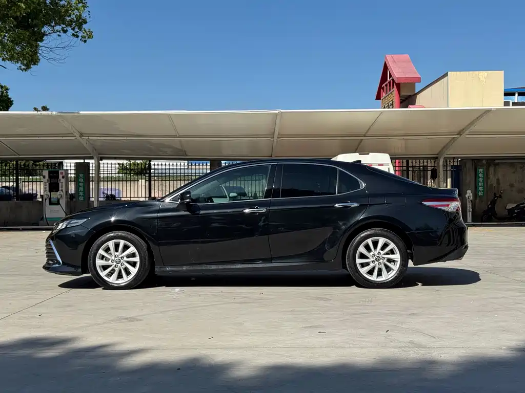 Toyota Camry — миниатюра 4