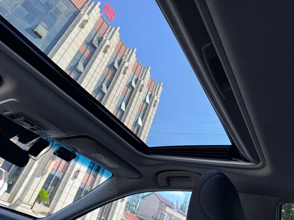 Toyota Camry — миниатюра 11