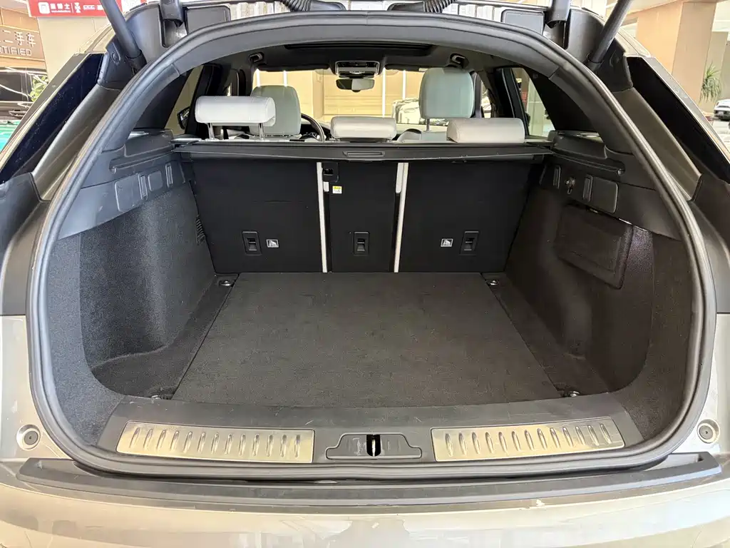Land Rover Velar — миниатюра 19