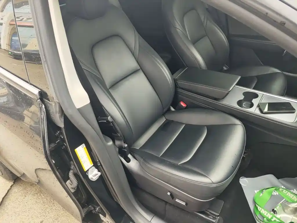 Tesla Model Y — миниатюра 25