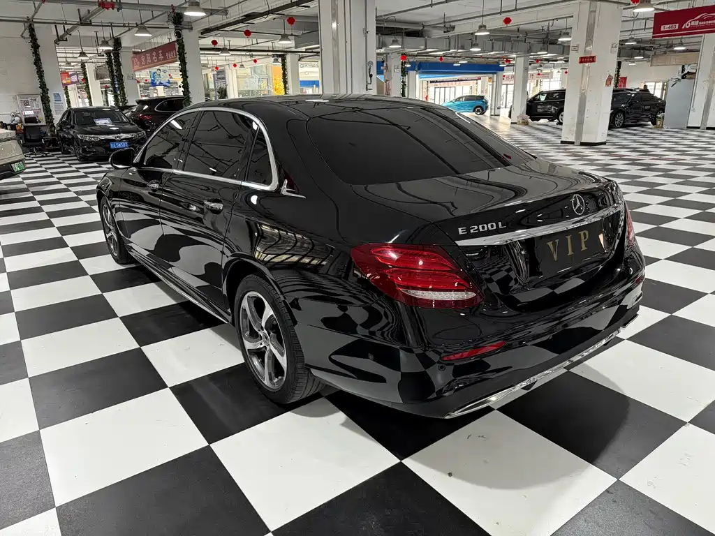Mercedes-Benz E-Class — миниатюра 7