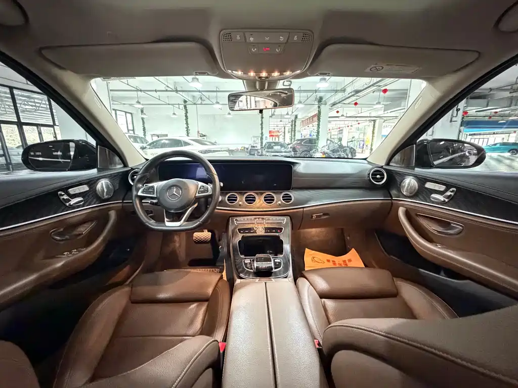 Mercedes-Benz E-Class — миниатюра 5