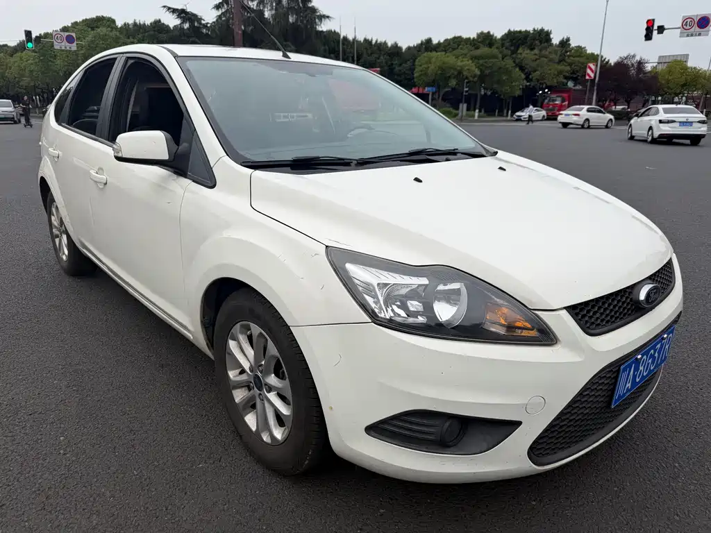 Ford Focus 2013 1.8L AT