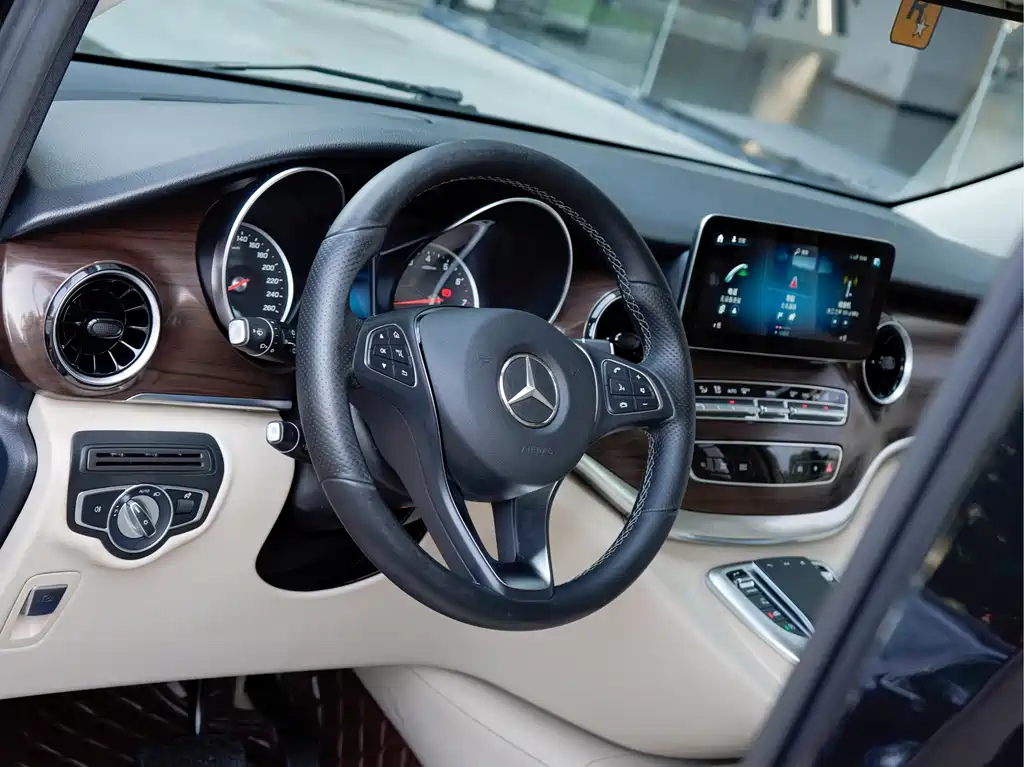 Mercedes-Benz V-Class 2022 — фото 10