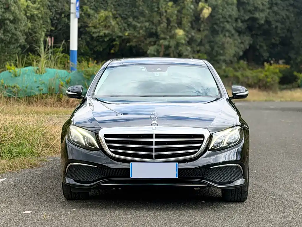 Mercedes-Benz E-Class — миниатюра 2