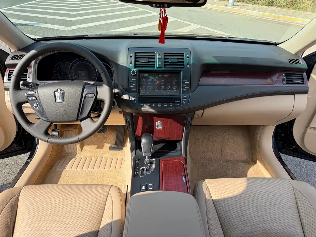 Toyota Crown — миниатюра 7