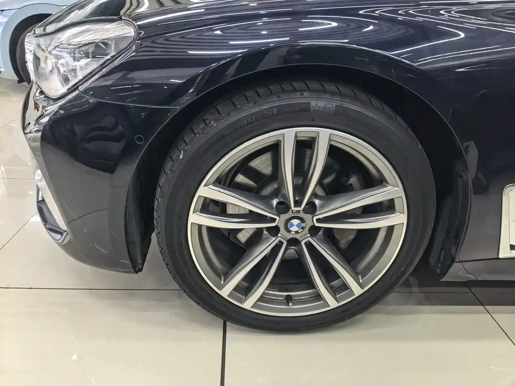 BMW 7 Series — миниатюра 7