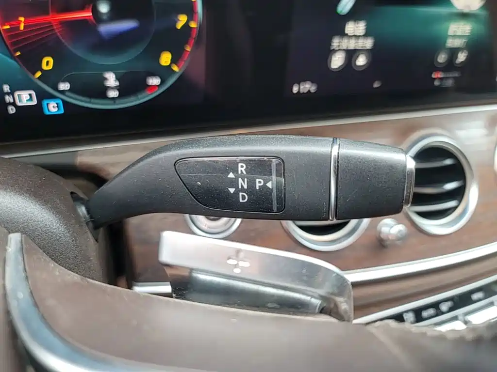 Mercedes-Benz E-Class — миниатюра 14