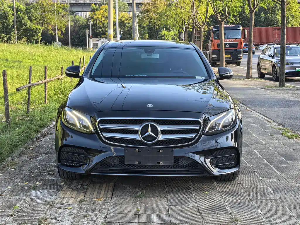 Mercedes-Benz E-Class — миниатюра 2