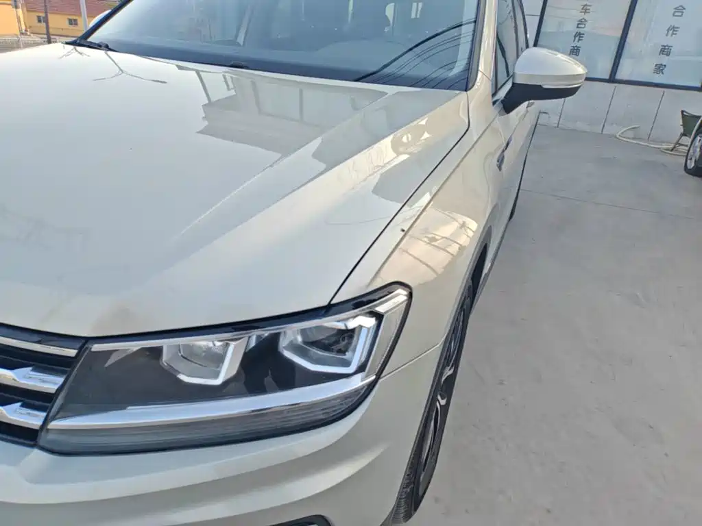 Volkswagen Tiguan L — миниатюра 24