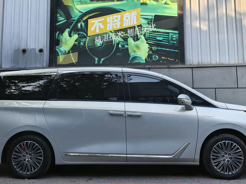 Buick GL8 Hybrid — миниатюра 6