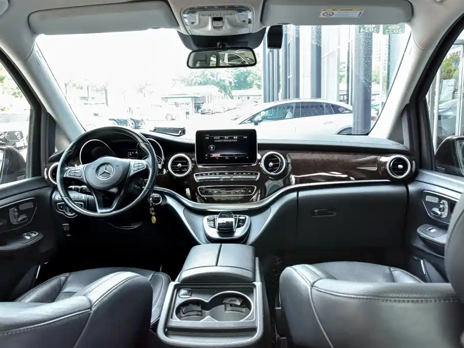 Mercedes-Benz V-Class — миниатюра 23