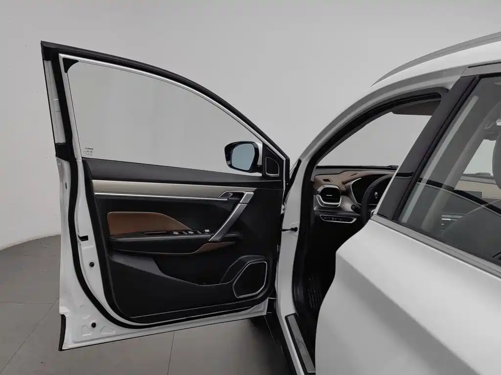 Geely Binyue — миниатюра 8