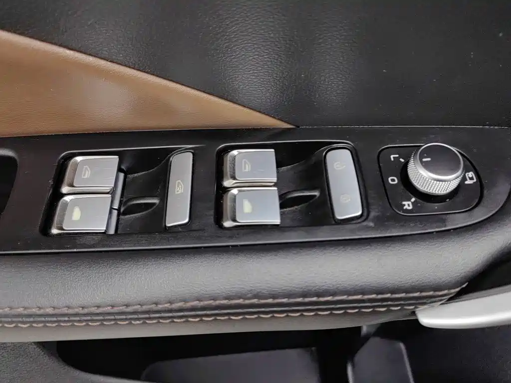 Geely Binyue — миниатюра 9