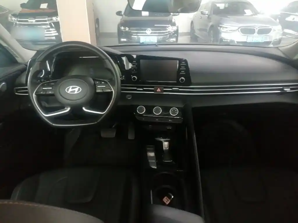 Hyundai Elantra — миниатюра 10