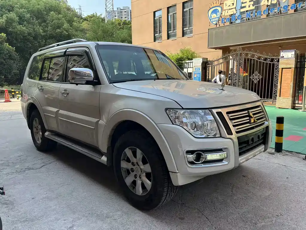 Mitsubishi Pajero (Import) — миниатюра 3