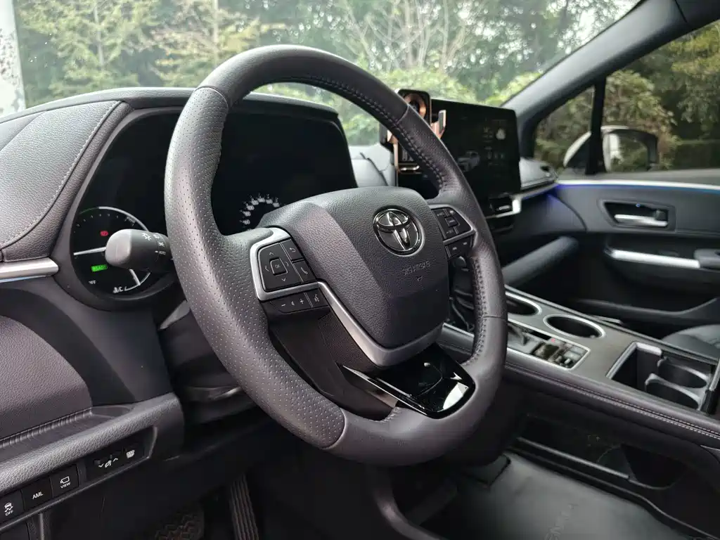 Toyota Sienna — миниатюра 9
