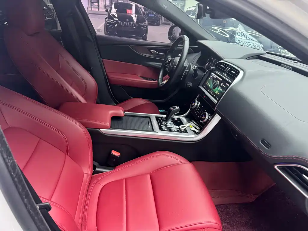 Jaguar XEL 2021 2.0T 200PS R-DYNAMIC Sport