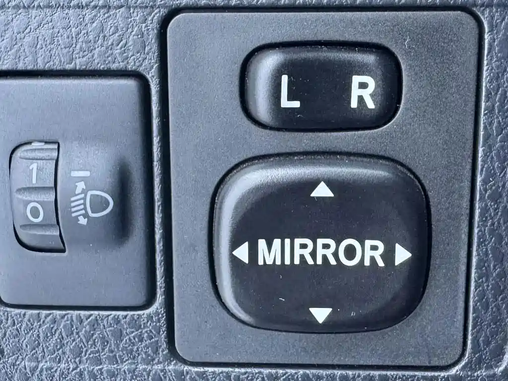 Toyota Yaris L 2022 — фото 10