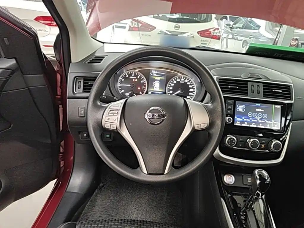 Nissan Tiida — миниатюра 11